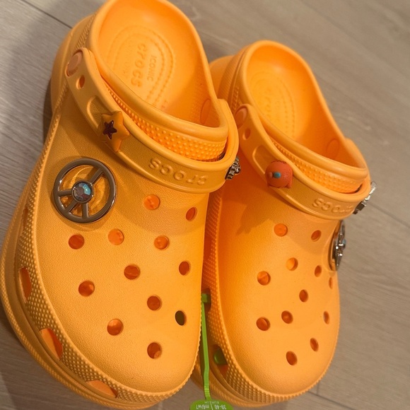 CROCS Bright Orange Women's Slippers - Picture 5 of 7